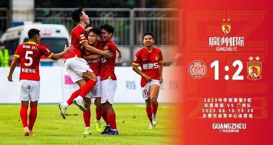 出差被两男同事玩到吹潮